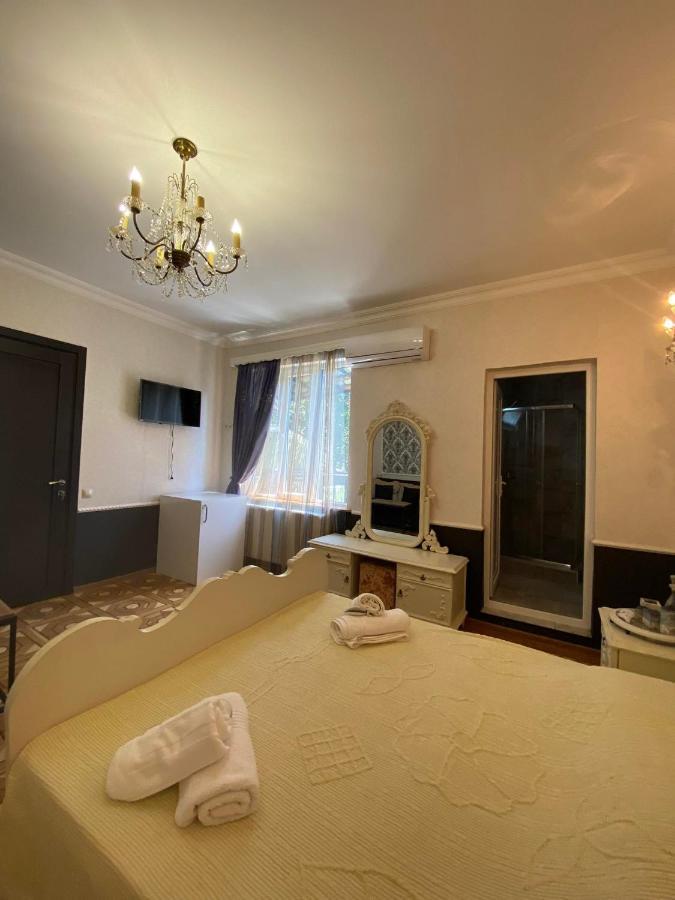 Дом 8 Appartement Tbilisi Buitenkant foto