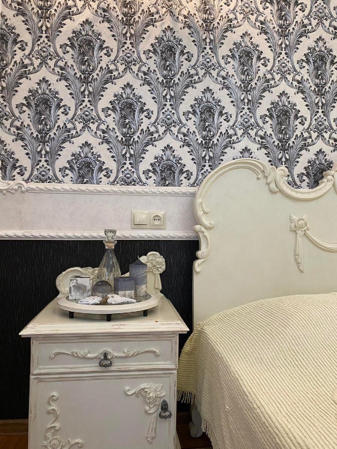 Дом 8 Appartement Tbilisi Buitenkant foto