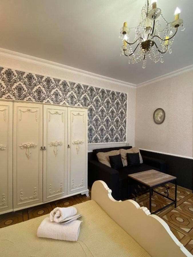 Дом 8 Appartement Tbilisi Buitenkant foto