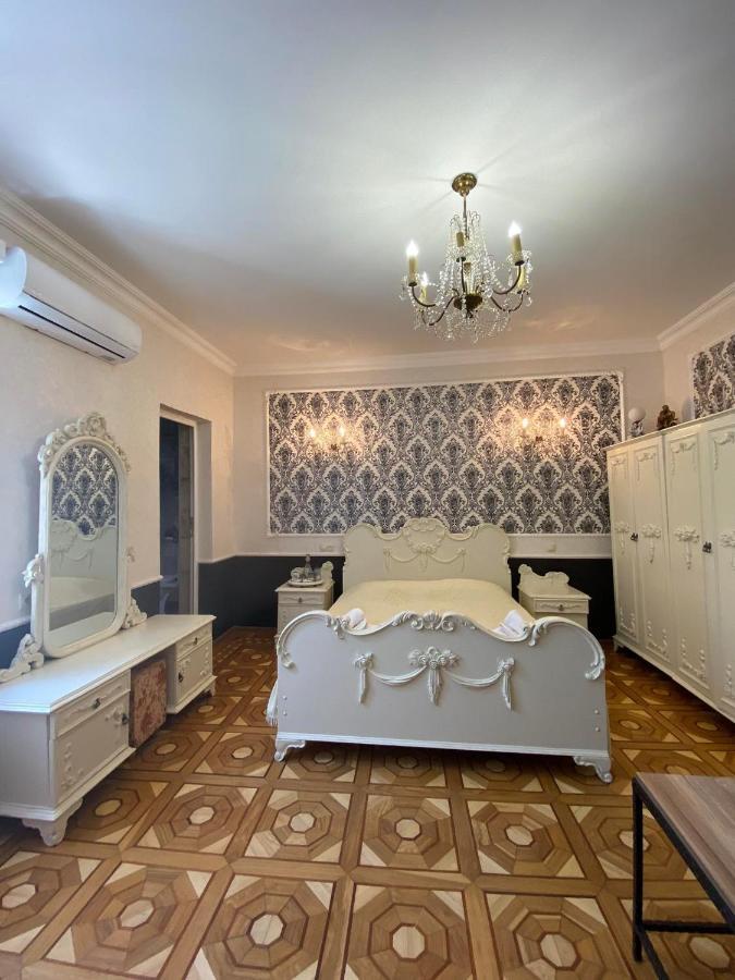Дом 8 Appartement Tbilisi Buitenkant foto
