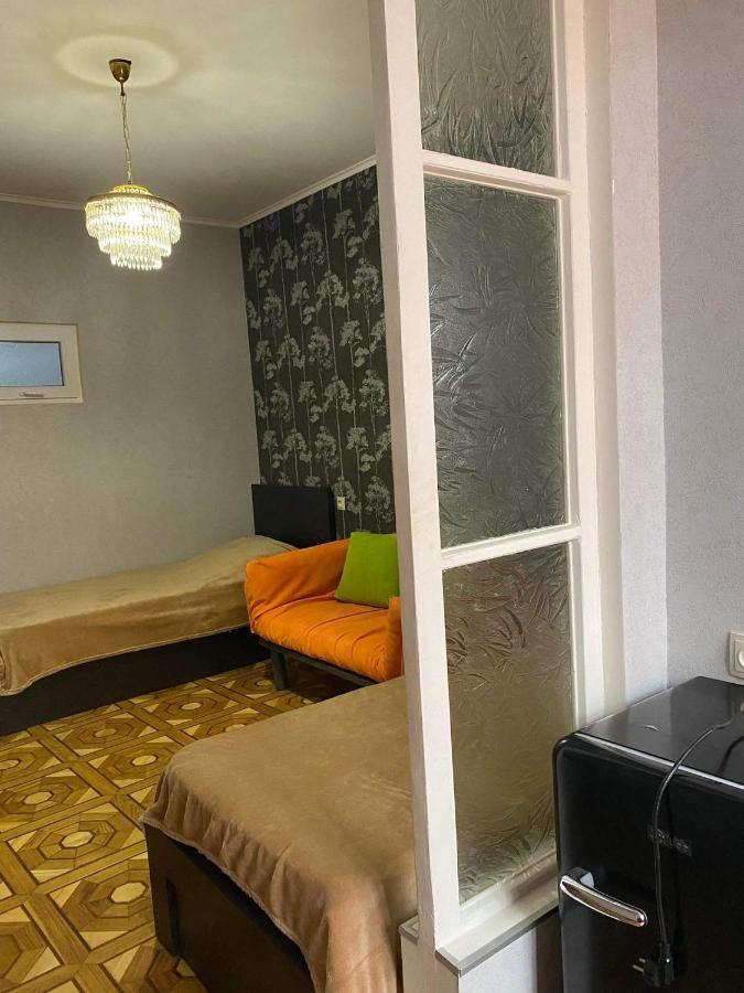 Дом 8 Appartement Tbilisi Buitenkant foto