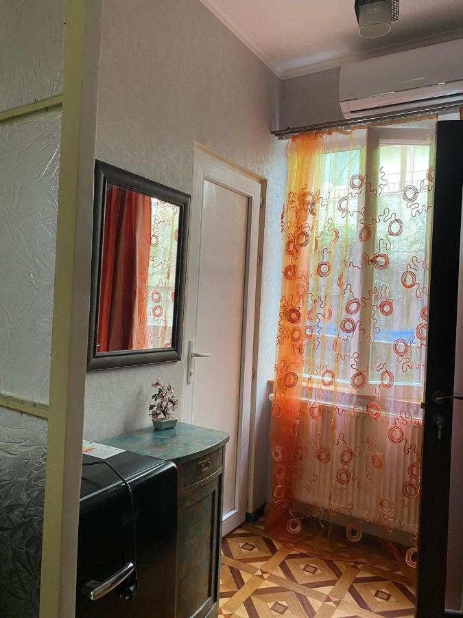 Дом 8 Appartement Tbilisi Buitenkant foto