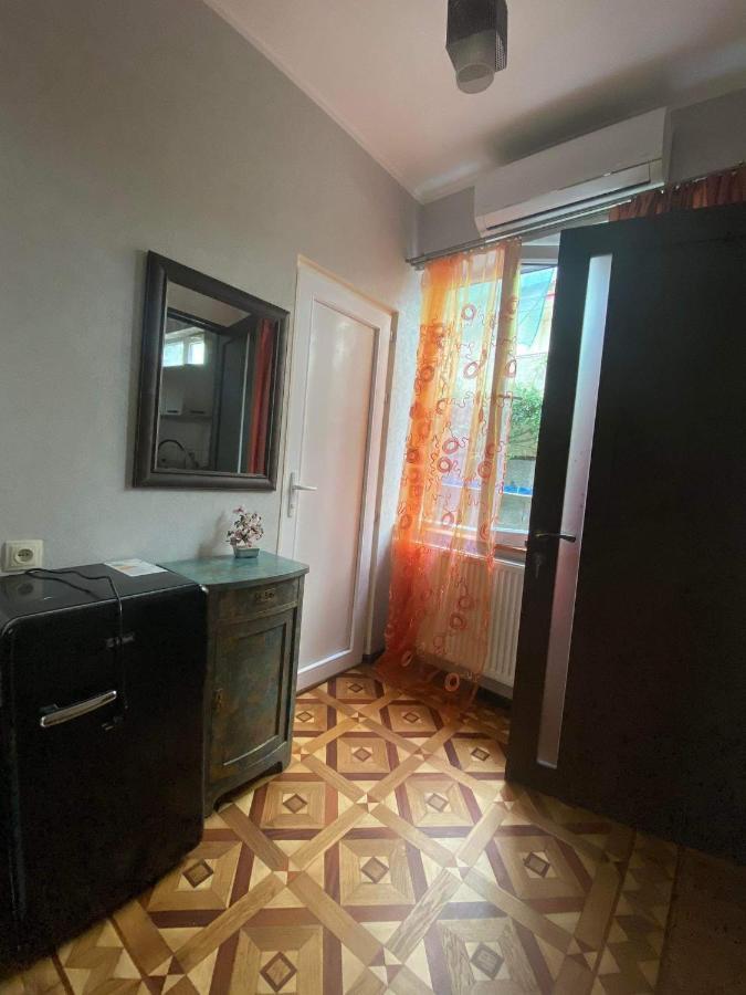 Дом 8 Appartement Tbilisi Buitenkant foto