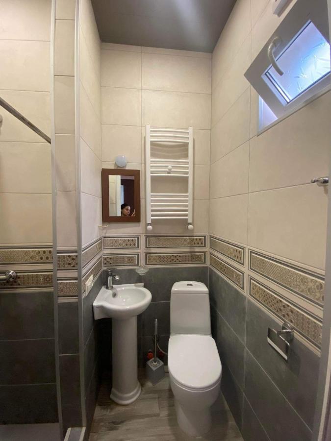 Дом 8 Appartement Tbilisi Buitenkant foto