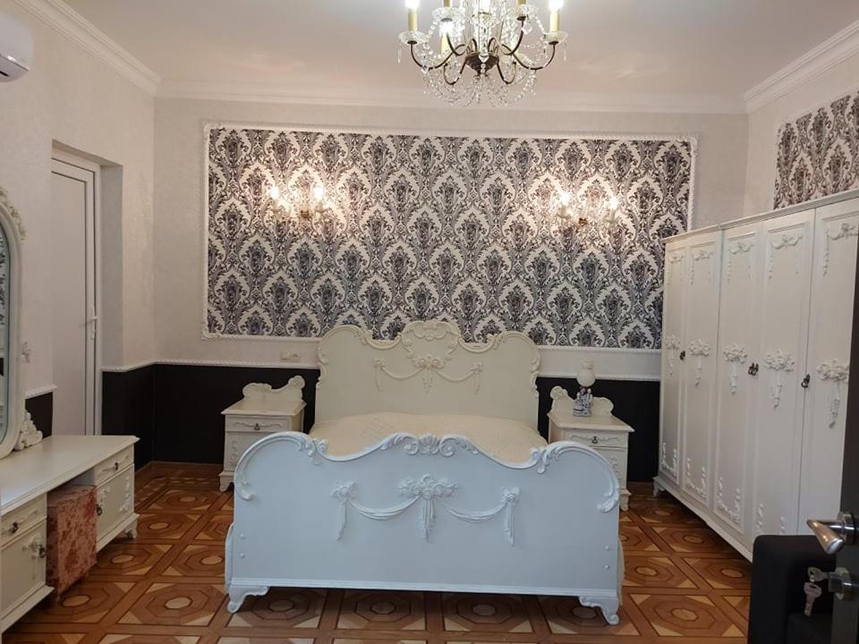Дом 8 Appartement Tbilisi Buitenkant foto