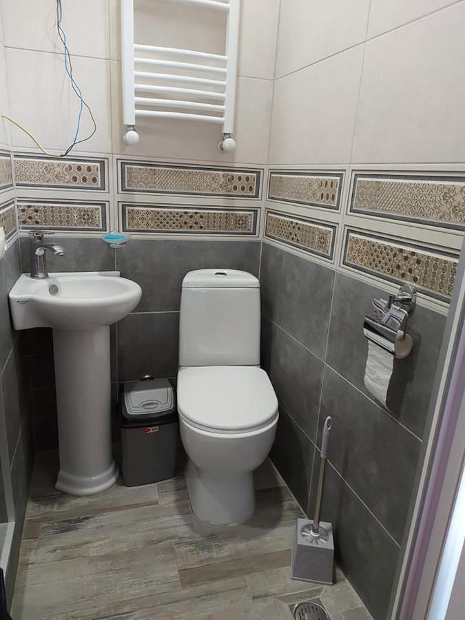 Дом 8 Appartement Tbilisi Buitenkant foto