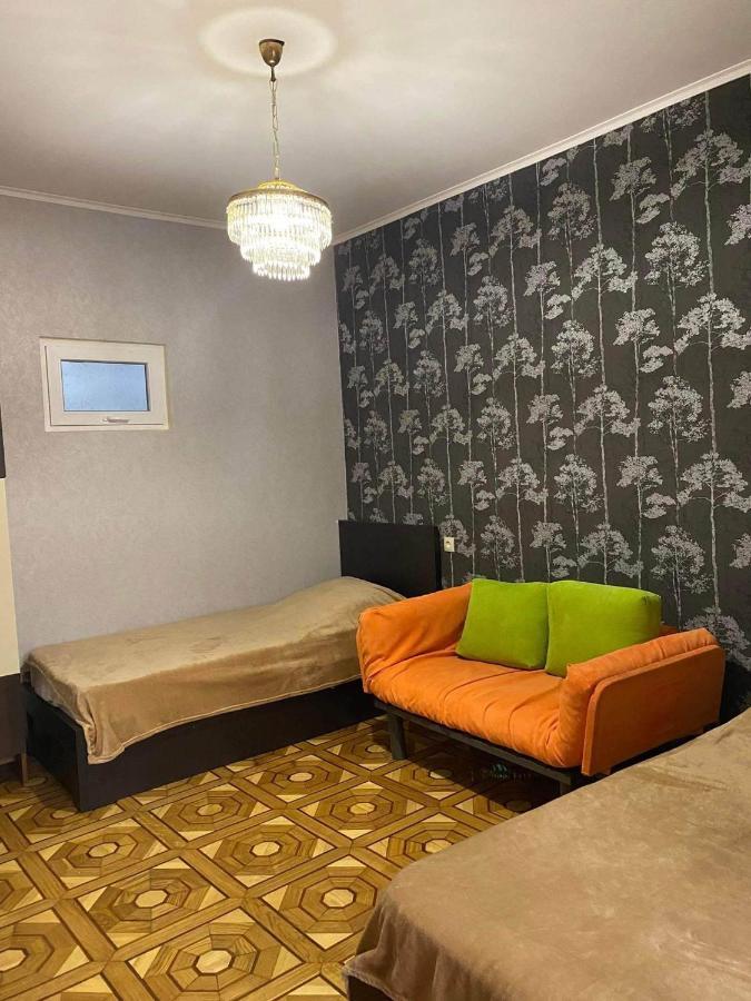 Дом 8 Appartement Tbilisi Buitenkant foto